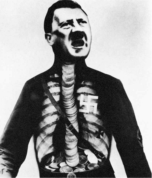 Adolf il superuomo: ingoia oro e dice idiozie